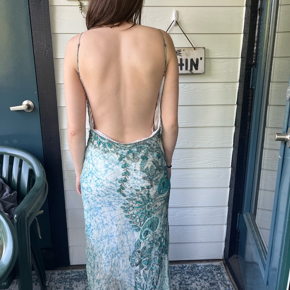 Elegant Green Patterned Dress - Picture 3 of 9